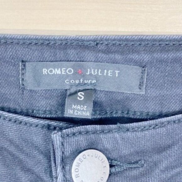 Romeo + Juliet | Black Frayed Hem Embroidered Skinny Jeggings Size Small - Picture 6 of 7